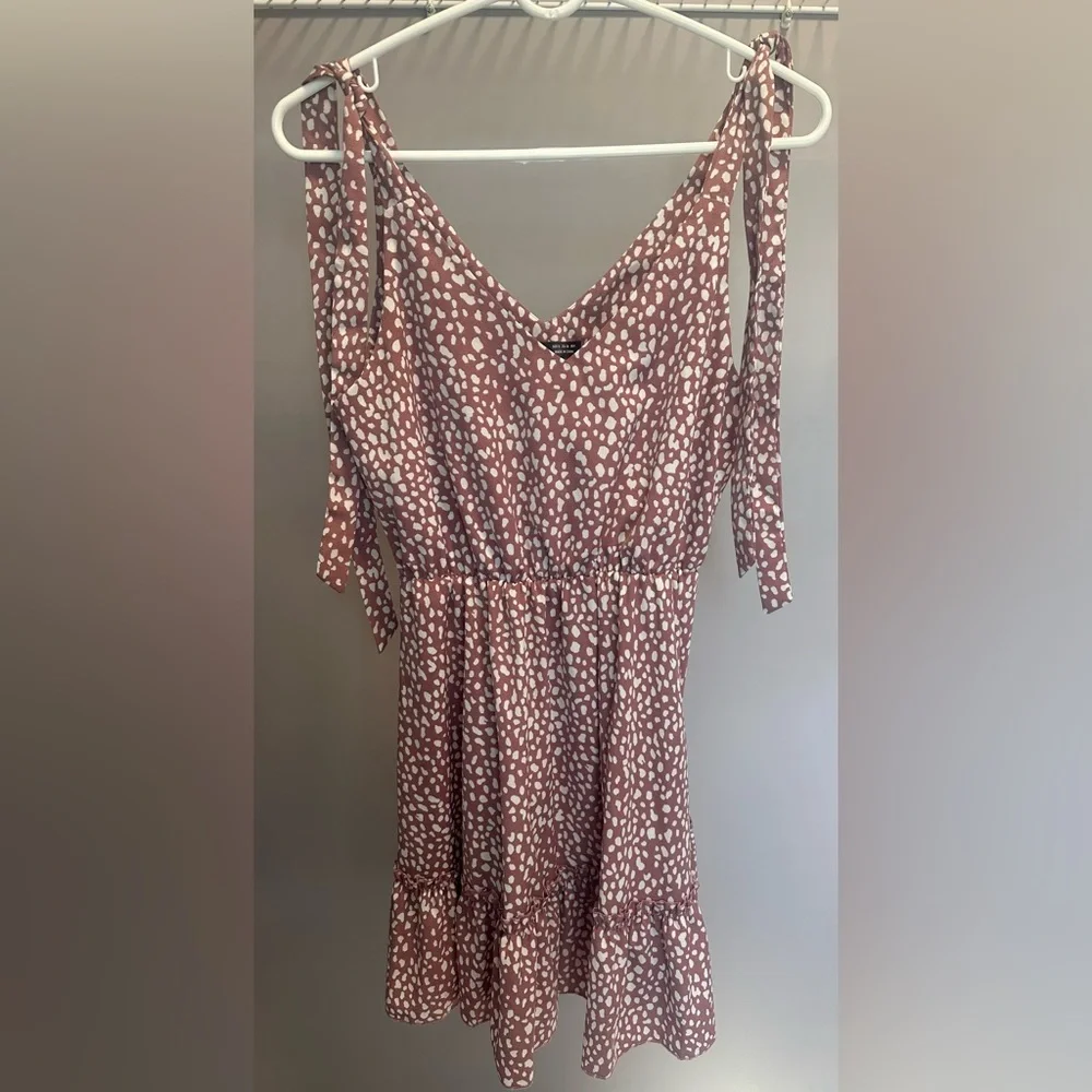 SHEIN size MEDIUM mauve and white animal print ruffled dress with ties.